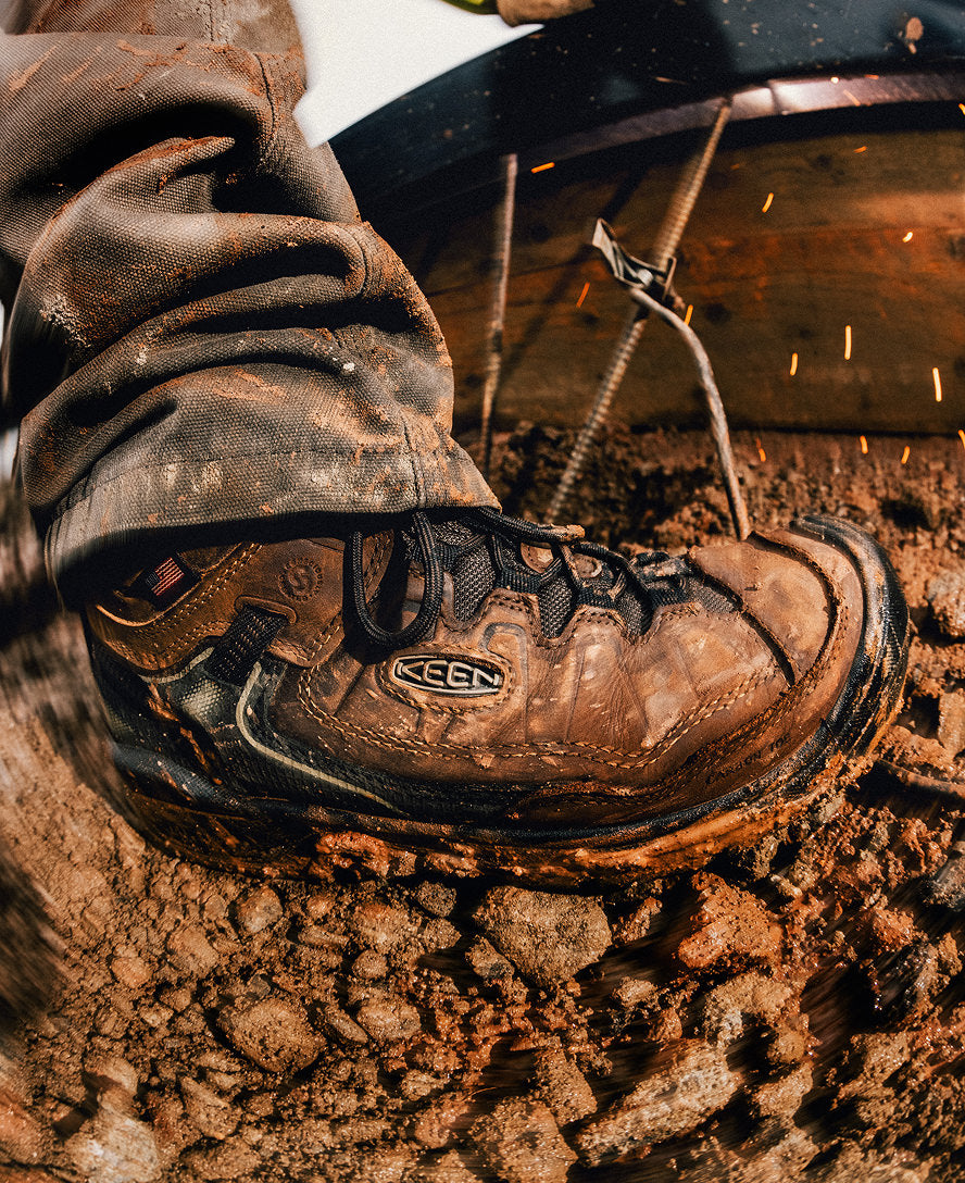 Mens Targhee IV Waterproof Work Boot Carbon Toe Dark EarthBlack