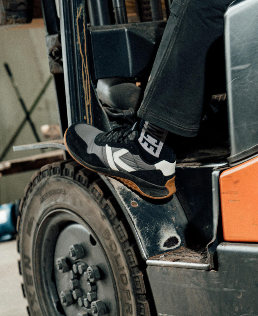 Mens KS86 Utility Work Sneaker Carbon Toe MagnetGum